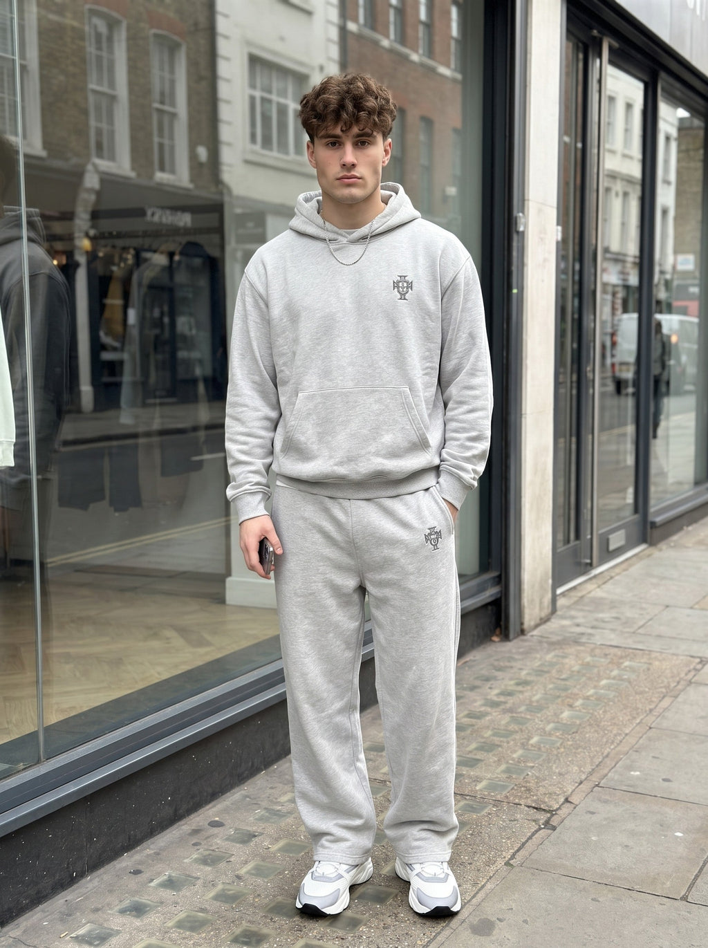 Portugal x Limited Edition Tracksuit grijs gedragen door model