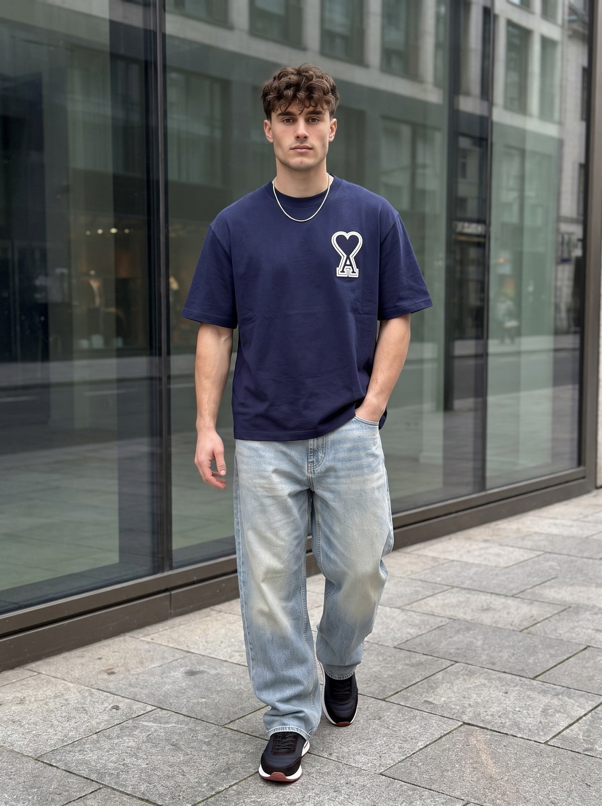 Ami Paris t-shirt gedragen door model