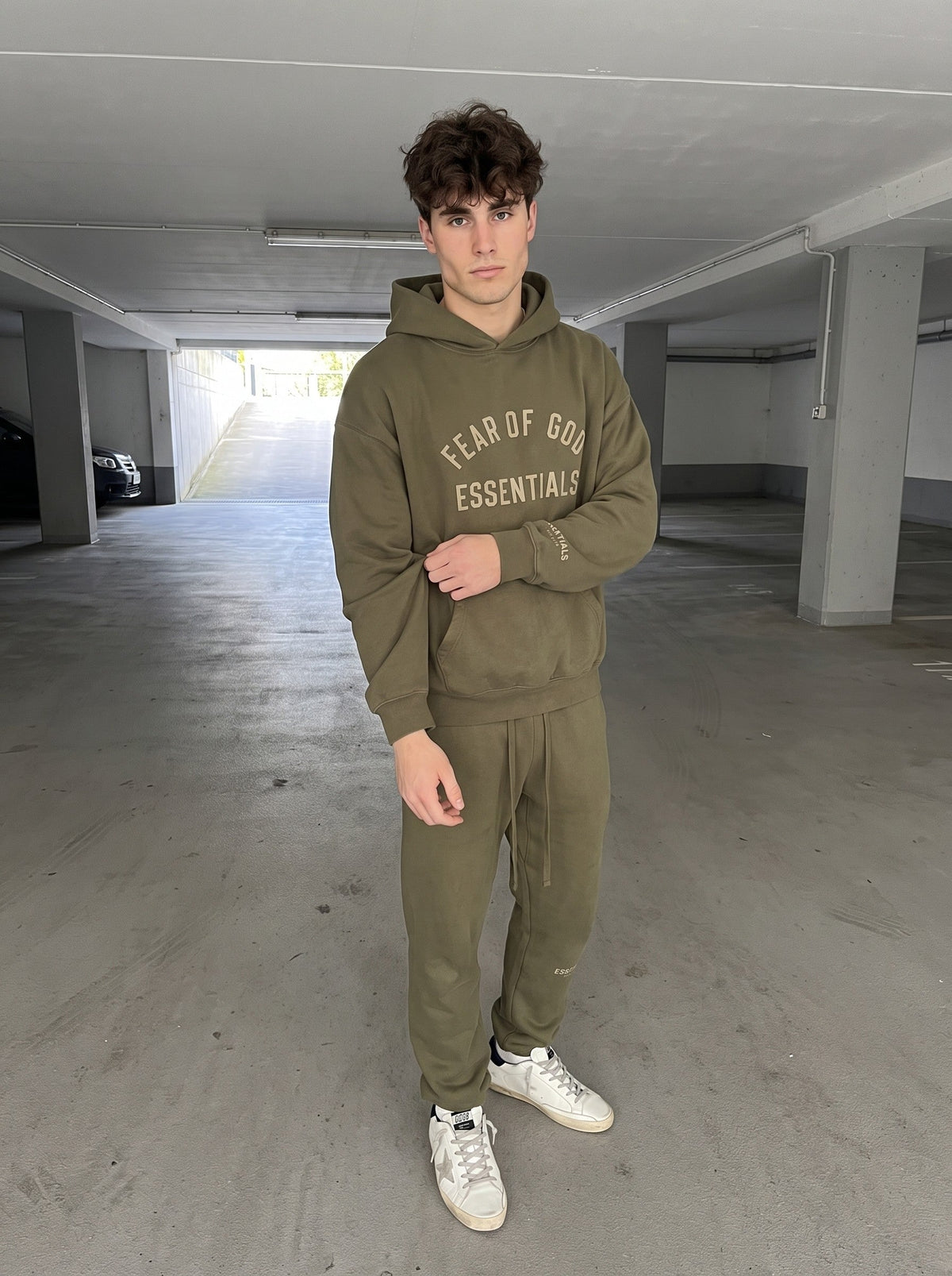 Essentials Tracksuit 2.0 gedragen door model