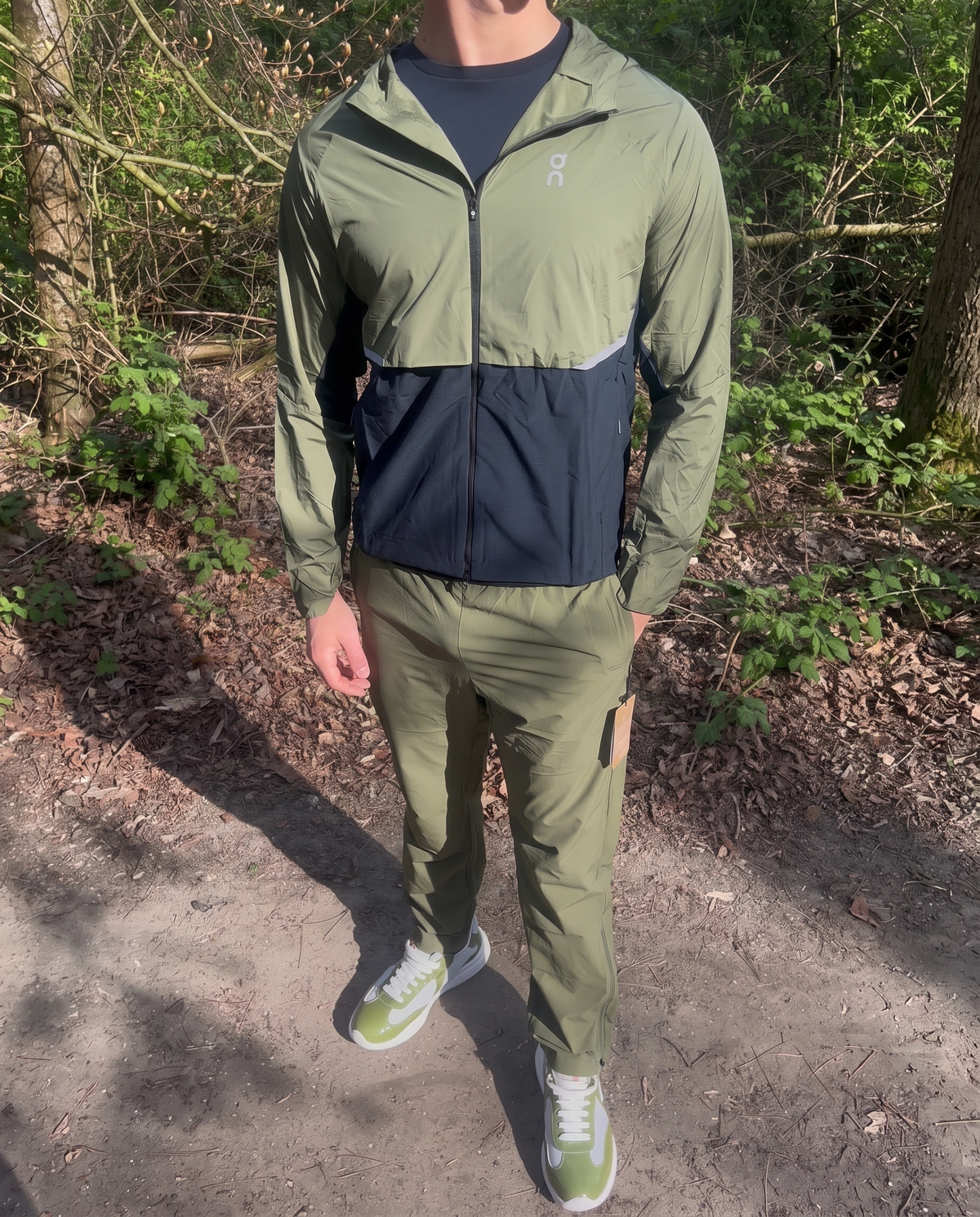 On Cloud Trainingspak groen – gedragen voorkant