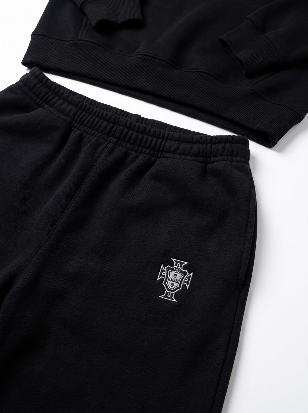 Portugal x Limited Edition Tracksuit zwart logo detail