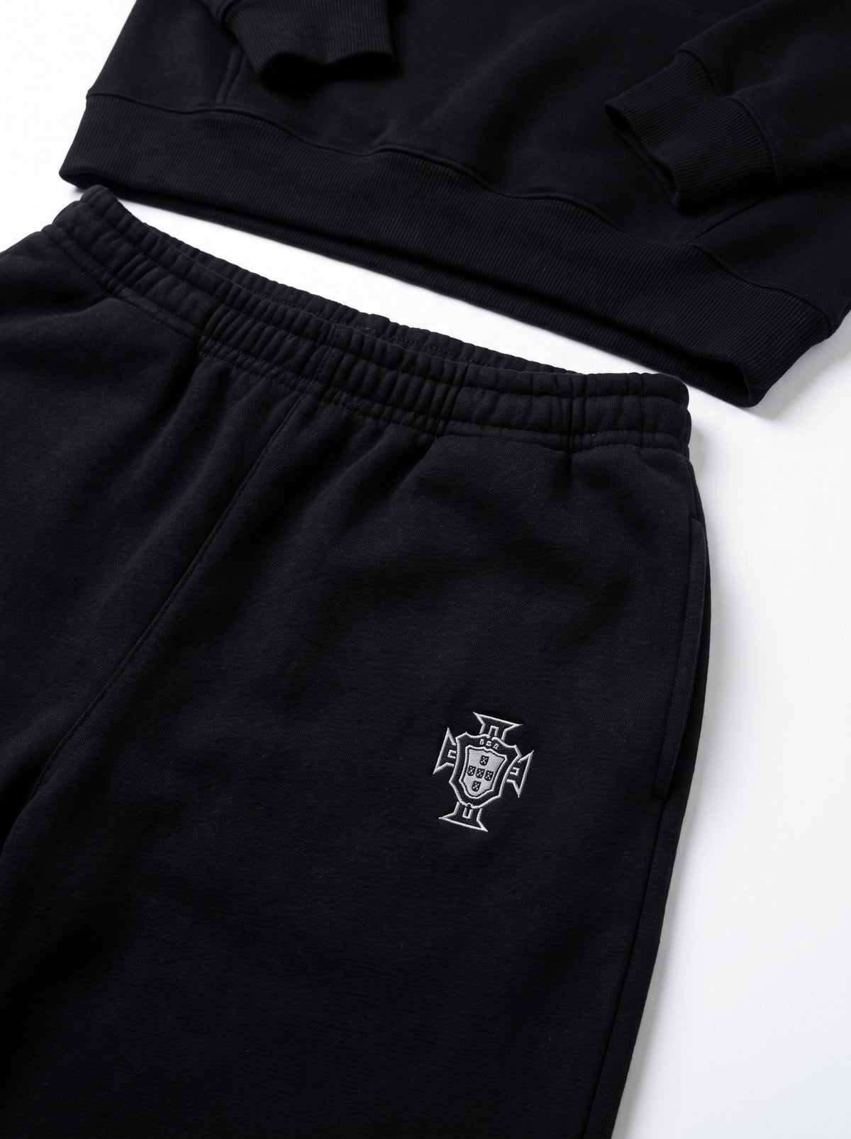 Portugal x Limited Edition Tracksuit zwart logo detail